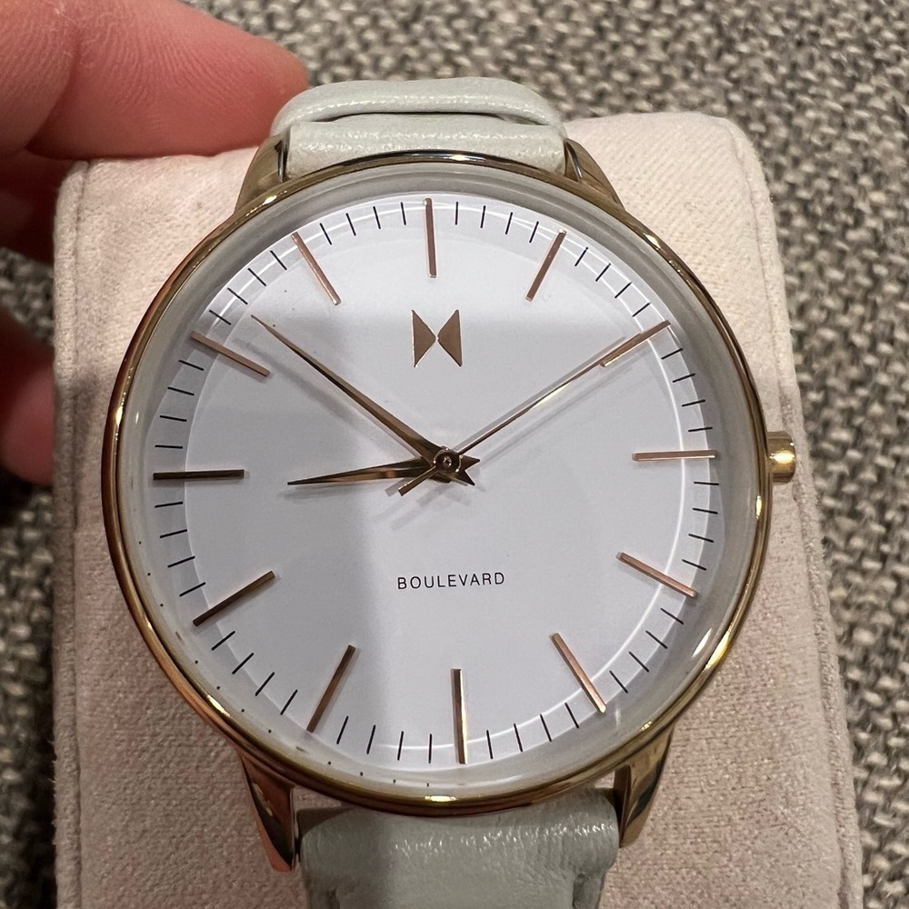 MVMT Watch rose gold and grey band - Picture 2 of 5